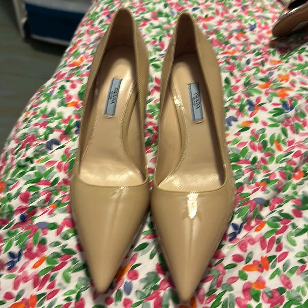 Never worn Prada patent leather pumps
